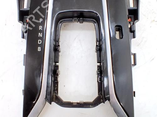 Used Middle console Middle console TOYOTA COROLLA Estate (_E21_) 1.8 Hybrid (ZWE211W) (122 hp) 33764302 33764302