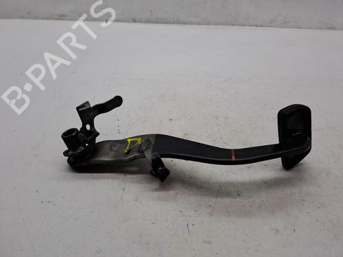 Used Break pedal TOYOTA YARIS (_P13_) 1.5 Hybrid (NHP130_, NHP130) (101 hp) 23358392