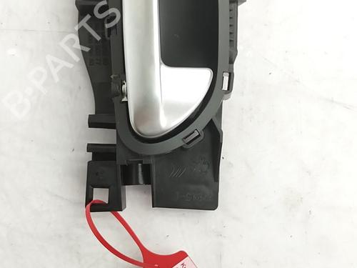 Used Front right interior door handle Front right interior door handle 37591979 37591979