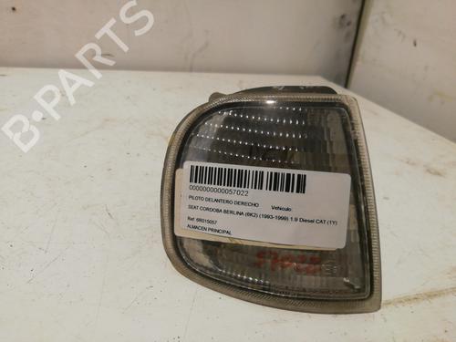 Used Right front indicator SEAT CORDOBA (6K1, 6K2) 1.9 SDI (68 hp) 25915359