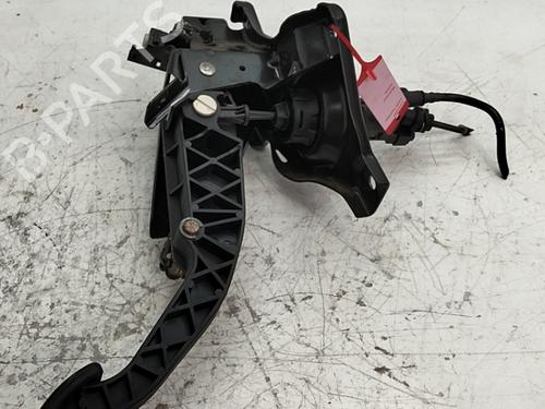 Used Clutch pedal Clutch pedal LAND ROVER RANGE ROVER EVOQUE (L538) 2.0 D (150 hp) 40119557 40119557