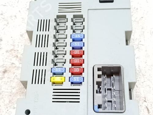 Used Fuse box Fuse box 36539573 36539573