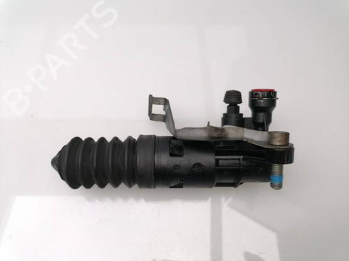 Used Clutch slave cylinder AUDI A4 B7 (8EC) 2.0 TFSI (200 hp) 23288905