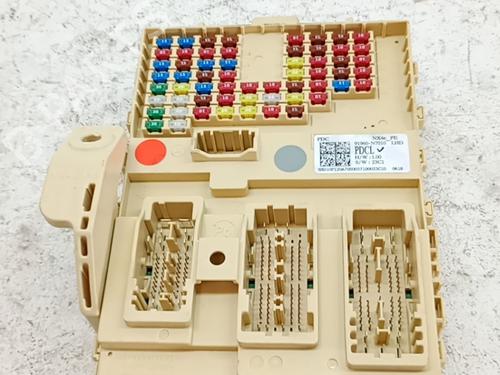 Used Fuse box Fuse box 38749330 38749330