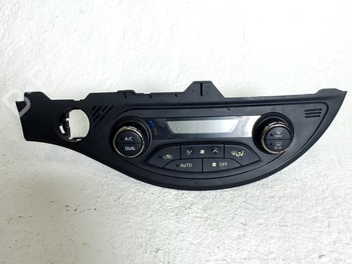 Used Climate control TOYOTA YARIS (_P13_) 1.5 Hybrid (NHP130_, NHP130) (101 hp) 30960660