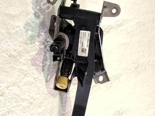 clutch-pedal-ford-kuga-ii-dm2-2012-32436211 main image