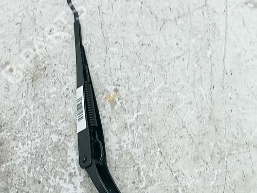 front-windshield-wiper-arm-renault-arkana-i-lcm_-ldn_-2019-37590557 main image