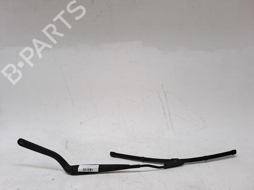 Used Front windshield wiper arm SMART FORTWO Coupe (453) electric drive / EQ (453.391) (56 hp) 25248655