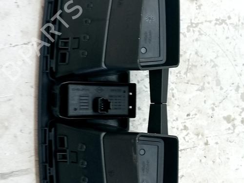 warning-switch-renault-megane-iii-hatchback-bz01_-b3_-2008-37875368 main image