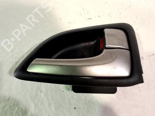 Højre bagtil invendig håndtag Højre bagtil invendig håndtag HYUNDAI ix35 (LM, EL, ELH) 1.7 CRDi (116 hp) 33765589 33765589