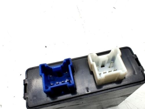 Used Electronic module KIA SORENTO I (JC) 2.5 CRDi (170 hp) 31609893