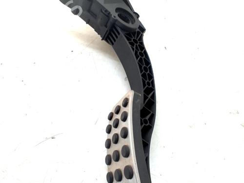 Pedale MERCEDES-BENZ CLA Shooting Brake (X117) CLA 180 (117.942) (122 hp) 30846423