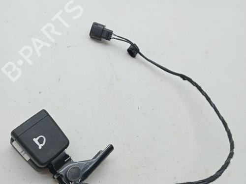 Used Seat buckle FORD FIESTA VII (HJ, HF) 1.0 EcoBoost (85 hp) 23348107