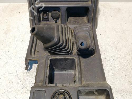 Used Middle console MITSUBISHI PAJERO II (V3_W, V2_W, V4_W, V5_W) 2.5 TD 4WD (V24W) (99 hp) 28336377
