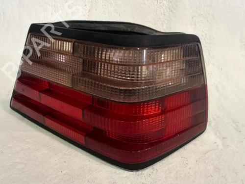 Højre baglygte MERCEDES-BENZ 124 Saloon (W124) 220 E (124.022) (150 hp) 32289221