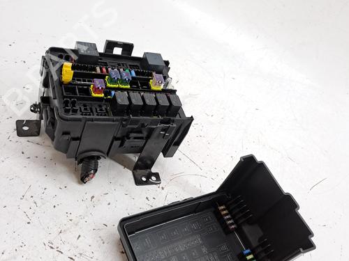 Used Fuse box Fuse box 38460013 38460013