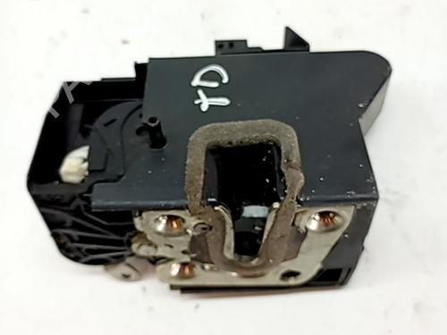 Cerradura puerta trasera derecha DACIA DUSTER (HM_) 1.0 TCe 100 (HMMT) (101 hp) 31306381