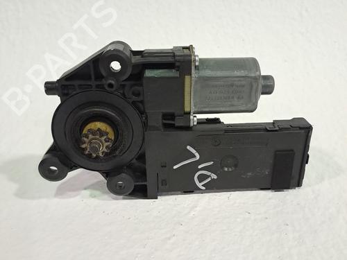 Rudehejsemotor forskærm venstre RENAULT MEGANE III Hatchback (BZ0/1_, B3_) 1.9 dCi (BZ0N, BZ0J) (131 hp) 24240318