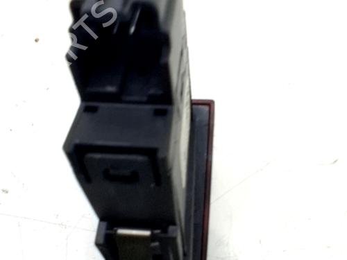 Warnblinkschalter für FORD MONDEO V Saloon (CD) 2.0 Hybrid (177 hp) 32042104