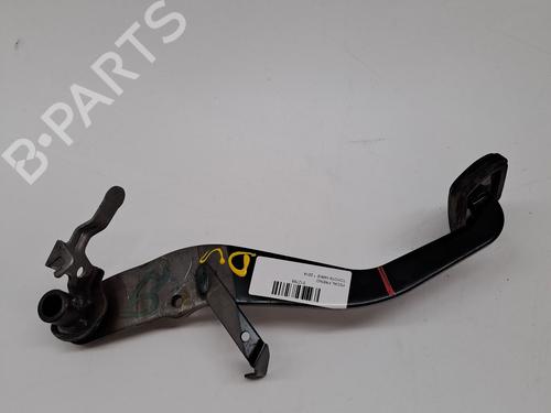 Used Break pedal TOYOTA YARIS (_P13_) 1.5 Hybrid (NHP130_, NHP130) (101 hp) 23369667