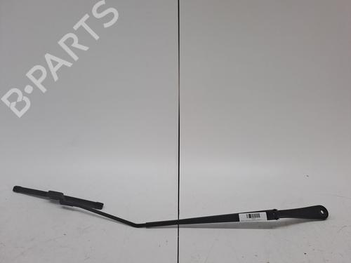 Used Front windshield wiper arm RENAULT CLIO V (B7_) 1.5 Blue dCi 85 (B7AG) (86 hp) 23374649