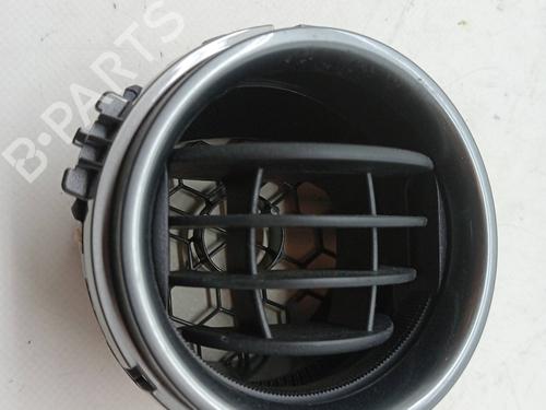 Used Air vent TOYOTA YARIS (_P13_) 1.5 Hybrid (NHP130_, NHP130) (101 hp) 23351617