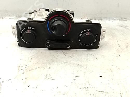 Used Climate control Climate control RENAULT SCÉNIC II (JM0/1_) 1.6 16V (JM1R) (112 hp) 34496573 34496573