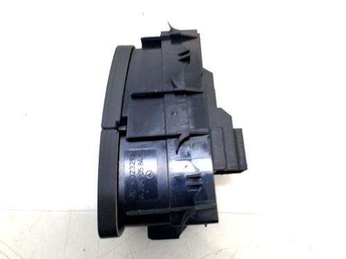 Used Switch MERCEDES-BENZ CLA Shooting Brake (X117) CLA 180 (117.942) (122 hp) 31035790