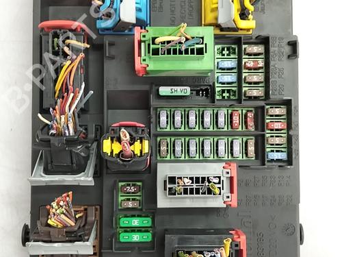 Used Fuse box Fuse box 37592249 37592249