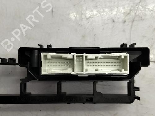 Used Fuse box Fuse box VW GOLF VII (5G1, BQ1, BE1, BE2) e-Golf (136 hp) 35752926 35752926