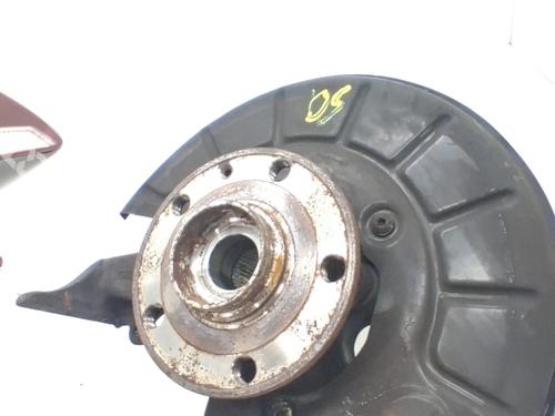 Used Left front steering knuckle Left front steering knuckle VW GOLF VI (5K1) 2.0 TDI (110 hp) 33771584 33771584