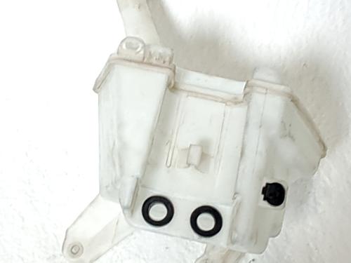 Used Windscreen washer tank TOYOTA YARIS (_P13_) 1.5 Hybrid (NHP130_, NHP130) (101 hp) 31153525