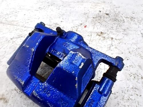 Used Right front brake caliper Right front brake caliper LYNK & CO 01 PHEV (261 hp) 39740321 39740321