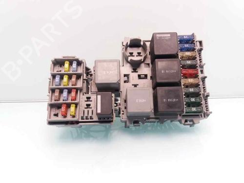 Zekeringkast VOLVO XC90 I (275) D5 AWD (185 hp) 23935301