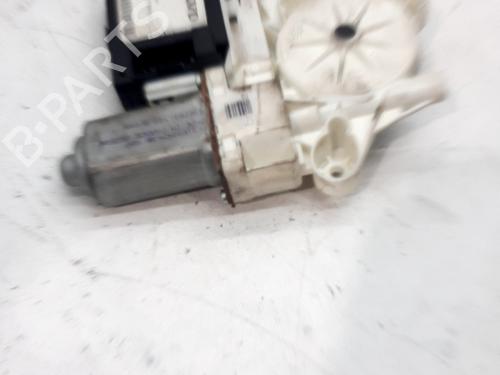 Moteur de lève-vitre avant gauche Moteur de lève-vitre avant gauche VOLVO V50 (545) 2.0 D (136 hp) 34351028 34351028