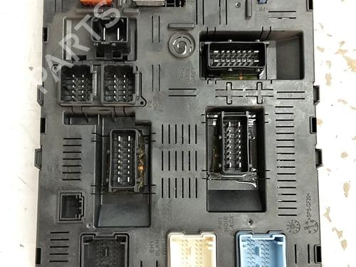 Used Fuse box Fuse box 39136745 39136745
