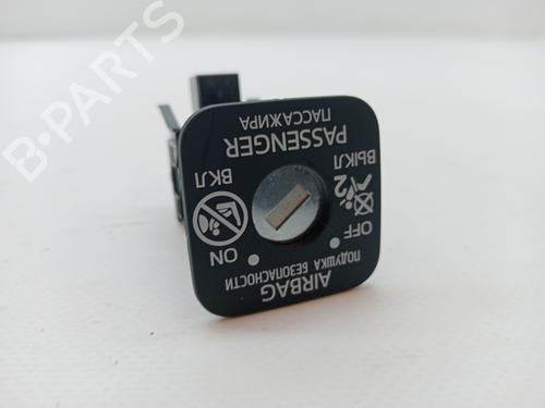 Used Switch TOYOTA COROLLA Saloon (_E21_) 1.8 VVTi Hybrid (ZWE211) (122 hp) 23345003