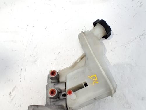 brake-master-cylinder-kia-sportage-iii-sl-2009-2010-2011-2012-2013-2014-2015-2016-2017-38417393 main image