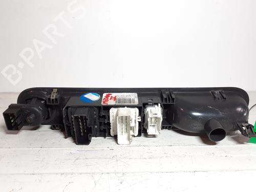 Used Right front window switch RENAULT MEGANE II (BM0/1_, CM0/1_) 1.5 dCi (BM1E, CM1E) (106 hp) 25465601
