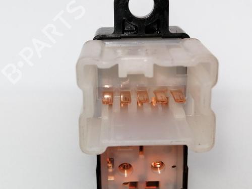 Used Right rear window switch RENAULT KADJAR (HA_, HL_) 1.5 dCi 110 (HLA3) (110 hp) 23935575