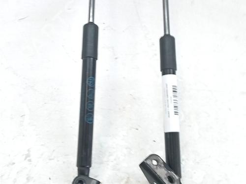 tailgate-lift-support-toyota-yaris-_p21_-_pa1_-_ph1_-2020-35752610 main image