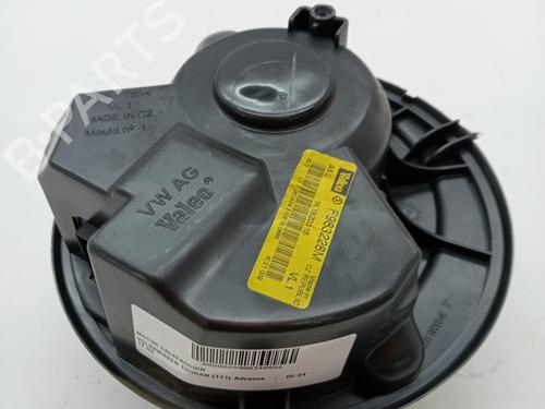 Moteur de chauffage VW TOURAN (1T1, 1T2) 2.0 TDI (136 hp) 23345201