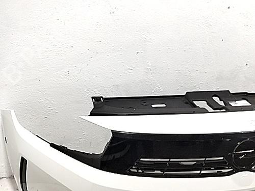 Used Front bumper OPEL CORSA F (P2JO) 1.2 Turbo Hybrid (68) (136 hp) 31369417