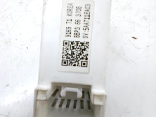 Interrupteur de vitre avant droite MAZDA 3 (BL) 2.2 MZR CD (BL10) (150 hp) 30722817