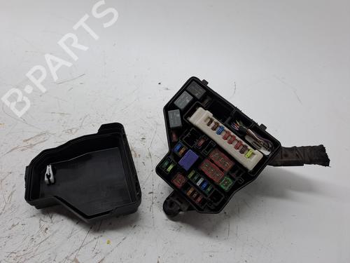 Used Fuse box TOYOTA YARIS (_P13_) 1.0 (KSP130_, KSP130) (69 hp) 23375402
