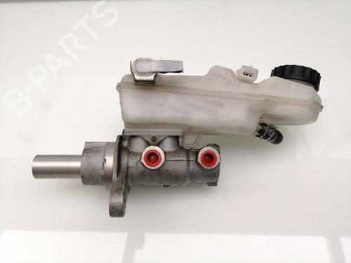Used Brake master cylinder TOYOTA AURIS (_E18_) 1.4 D-4D (NDE180_, NDE180R) (90 hp) 23449526