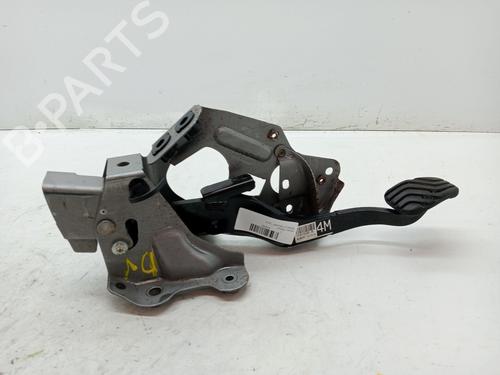 Used Break pedal RENAULT KADJAR (HA_, HL_) 1.3 TCe 140 (HLNB, HLN1) (140 hp) 23355810