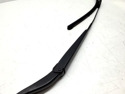 Used Front windshield wiper arm RENAULT CLIO III (BR0/1, CR0/1) 1.2 Ethanol (CR1U, BR1U) (75 hp) 31124762