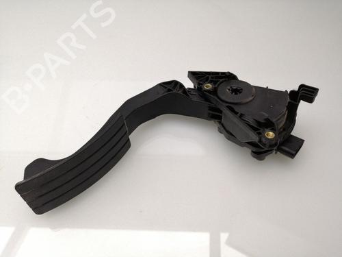 Used Pedal DACIA SANDERO II 1.5 dCi 75 / Blue dCi 75 (B8JW, B8M4, B8AH, B8M7, B8M6) (75 hp) 23449618