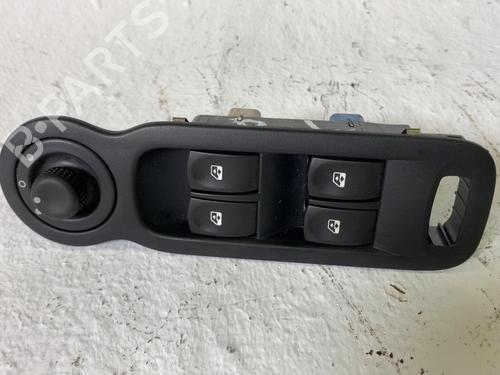 Used Left front window switch Left front window switch RENAULT MODUS / GRAND MODUS (F/JP0_) 1.5 dCi (FP0F, JP0F) (86 hp) 39740629 39740629